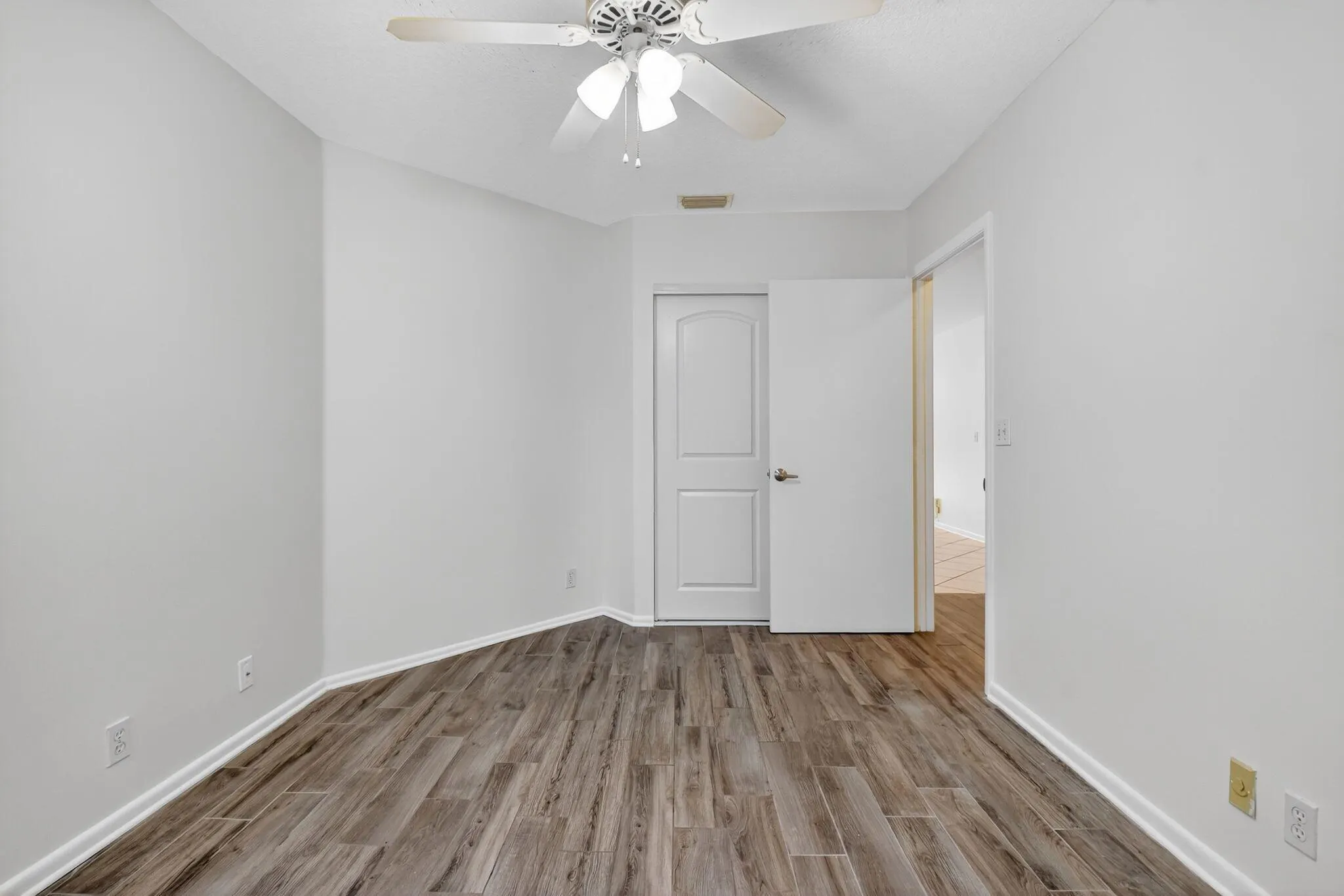 5382 Venetia Court, #D