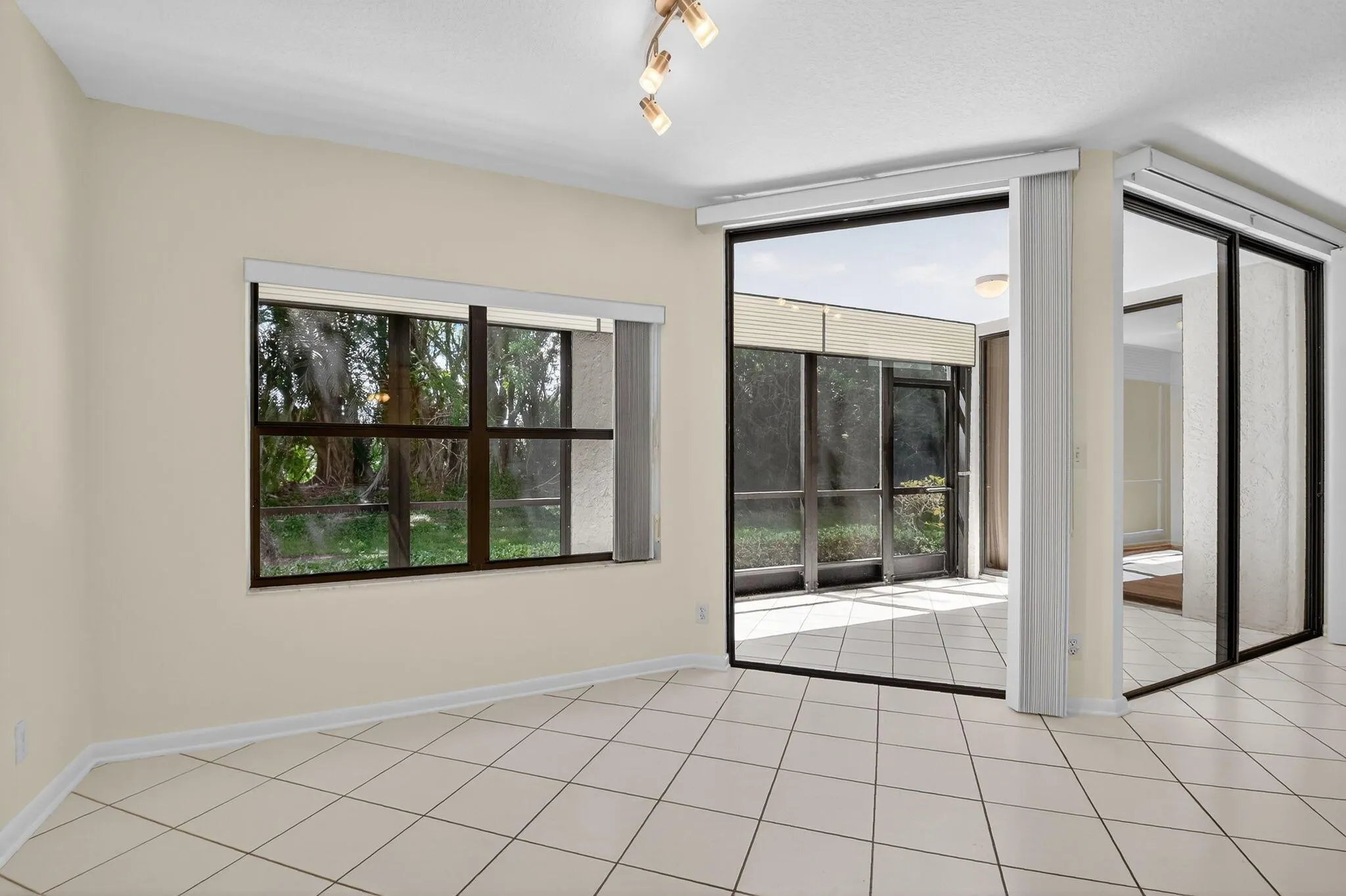 5382 Venetia Court, #D