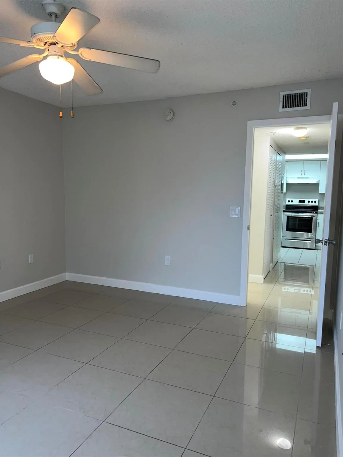 5001 Wiles Road, #204