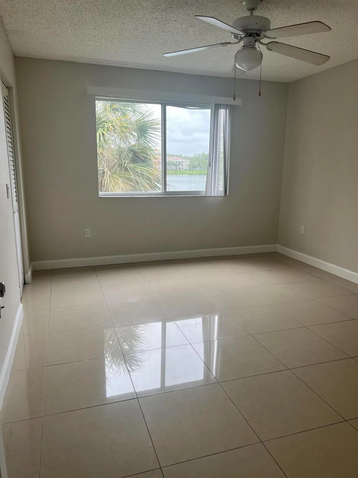 5001 Wiles Road, #204