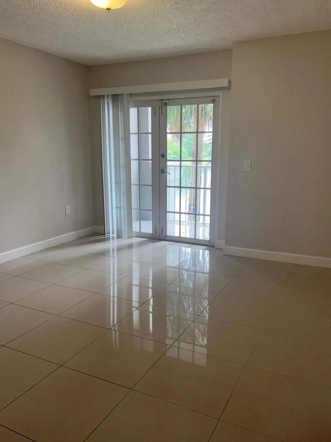 5001 Wiles Road, #204