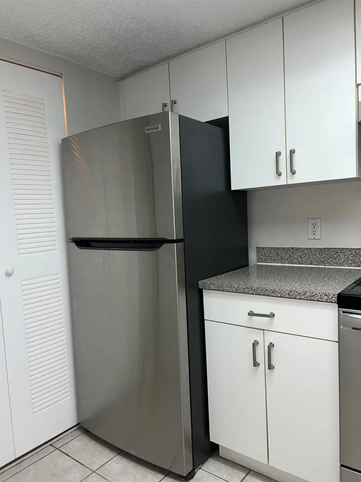 5001 Wiles Road, #204