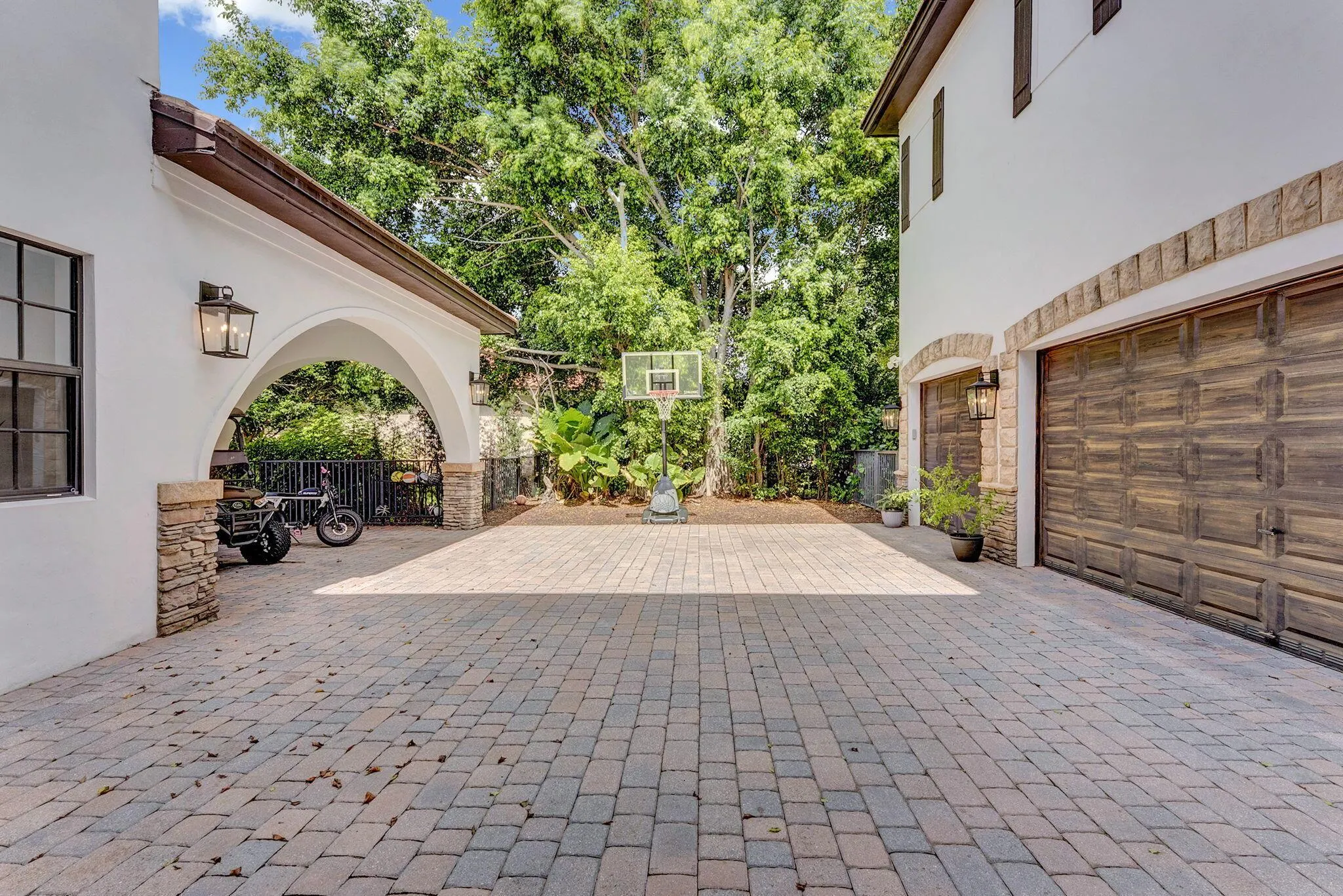 10241 Majestic Trail