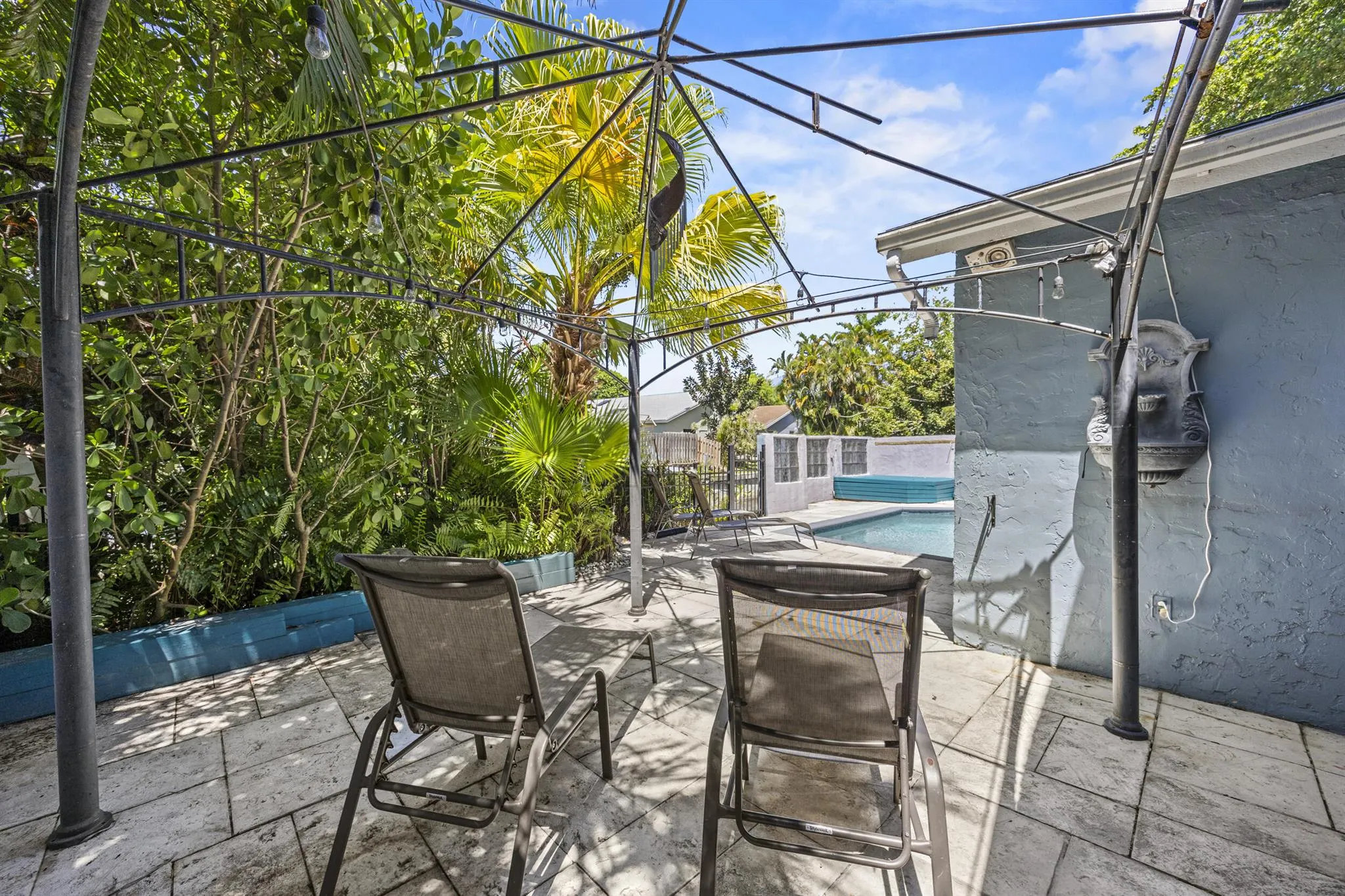 1885 NW 9th Street