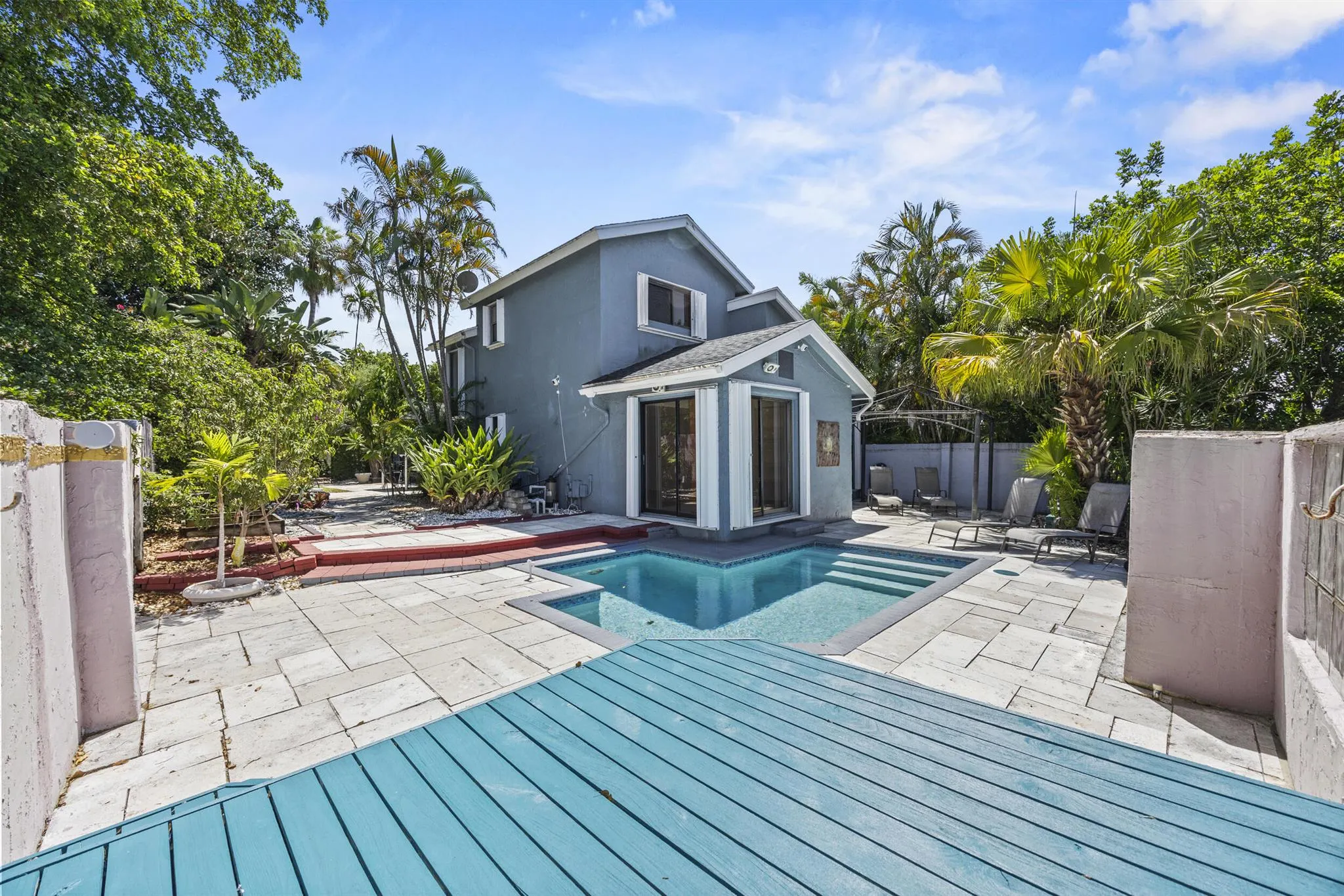 1885 NW 9th Street