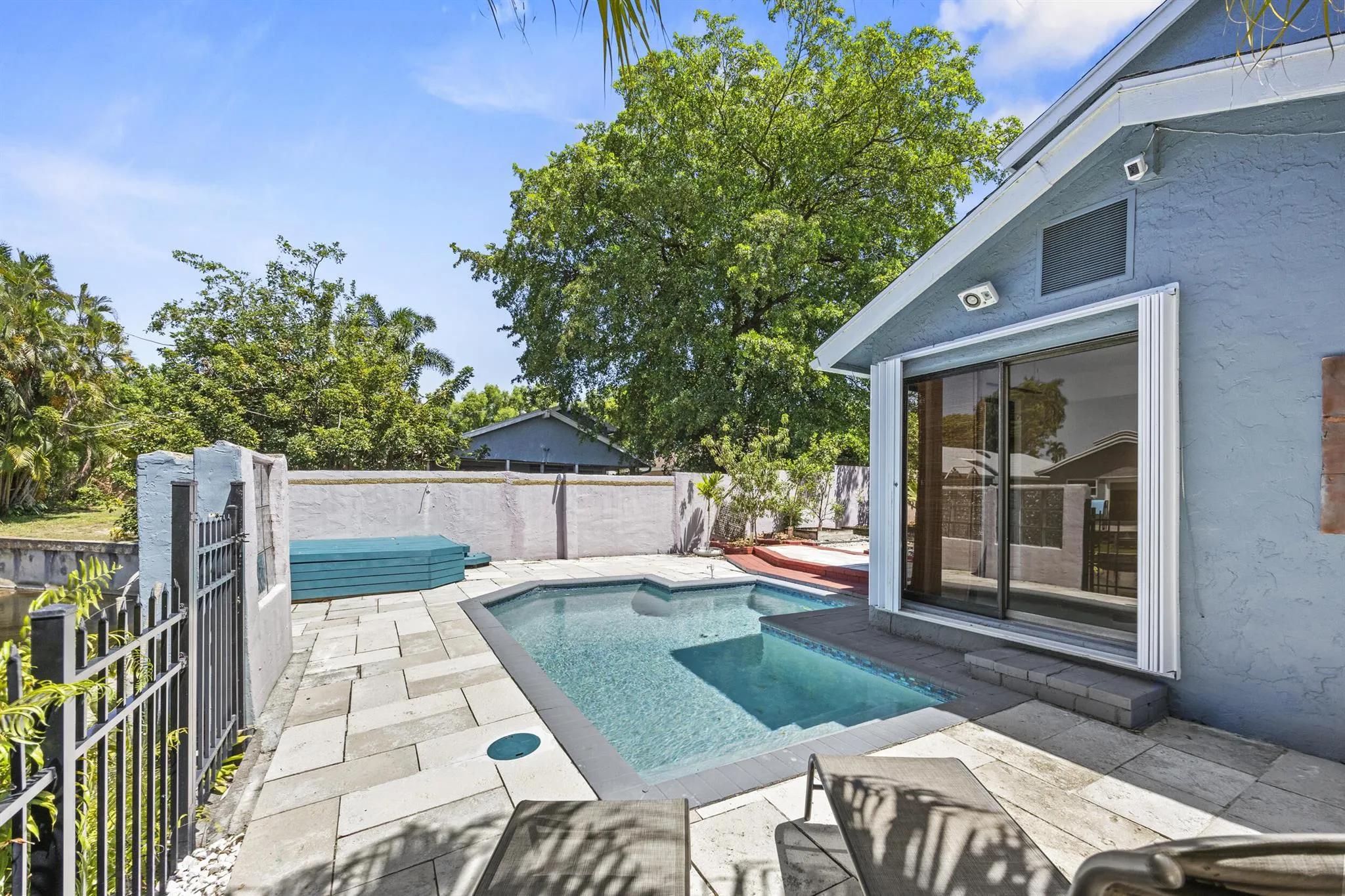 1885 NW 9th Street