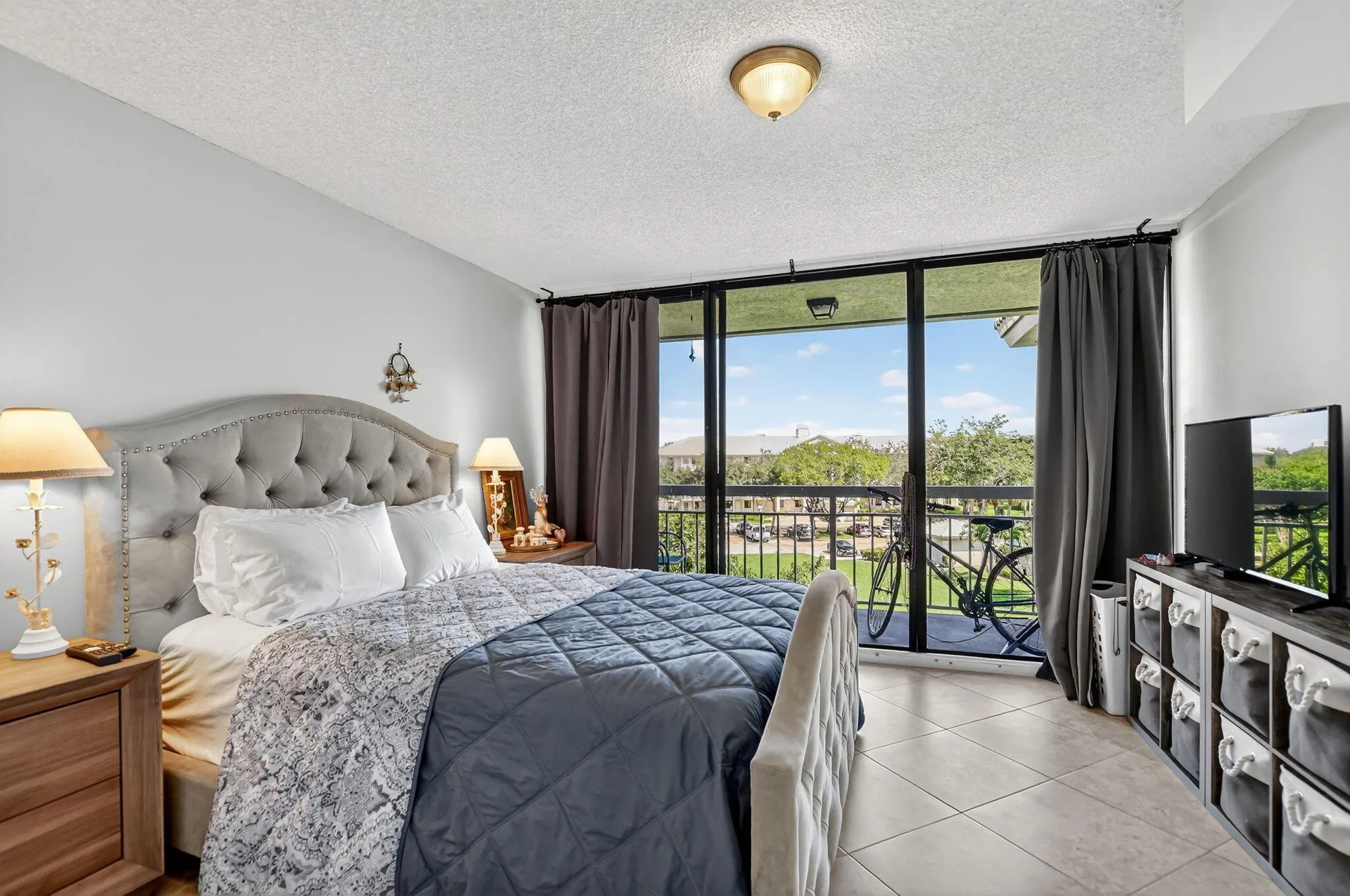 6205 Balboa Circle, #403