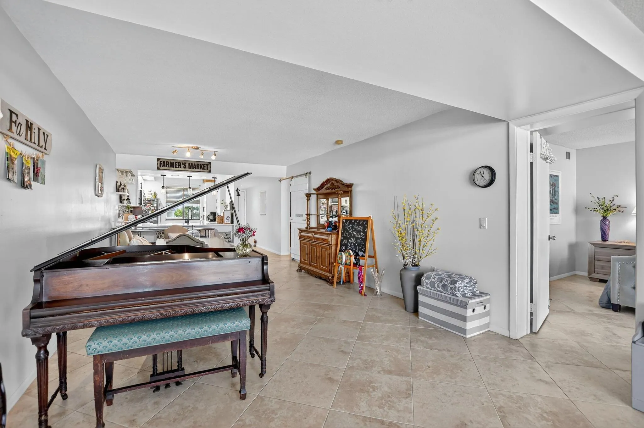 6205 Balboa Circle, #403