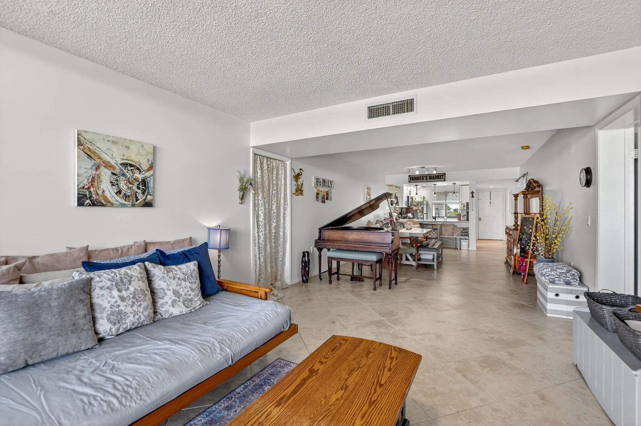 6205 Balboa Circle, #403