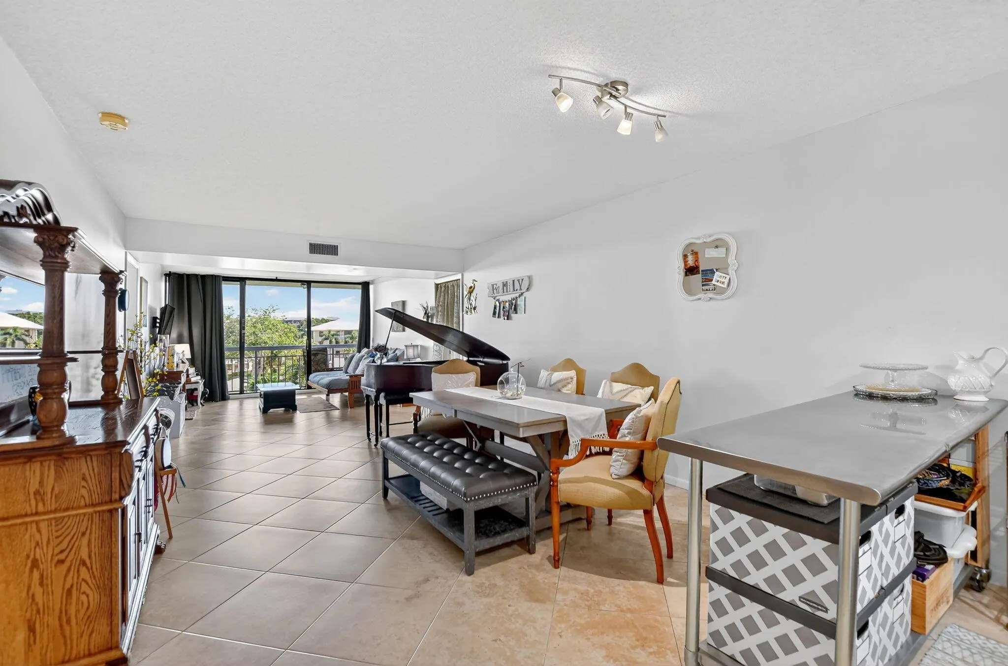 6205 Balboa Circle, #403