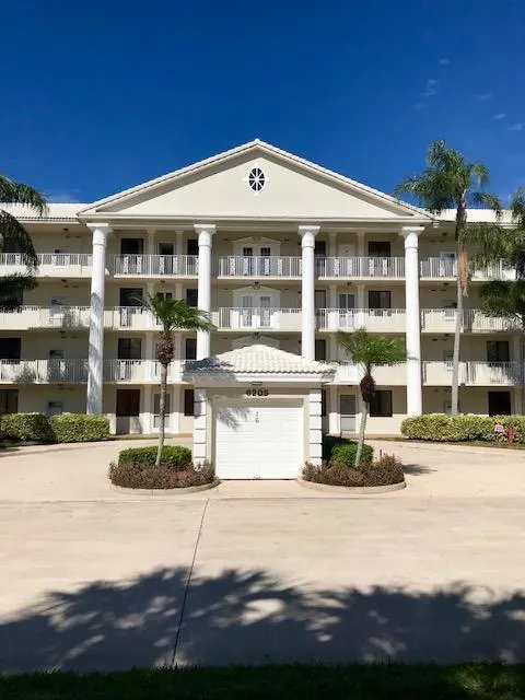 6205 Balboa Circle, #403