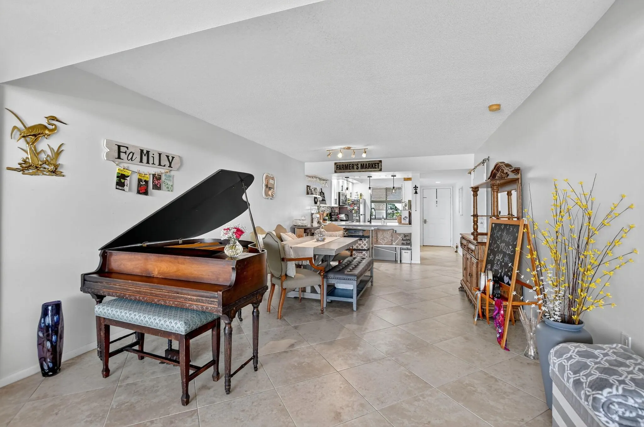 6205 Balboa Circle, #403