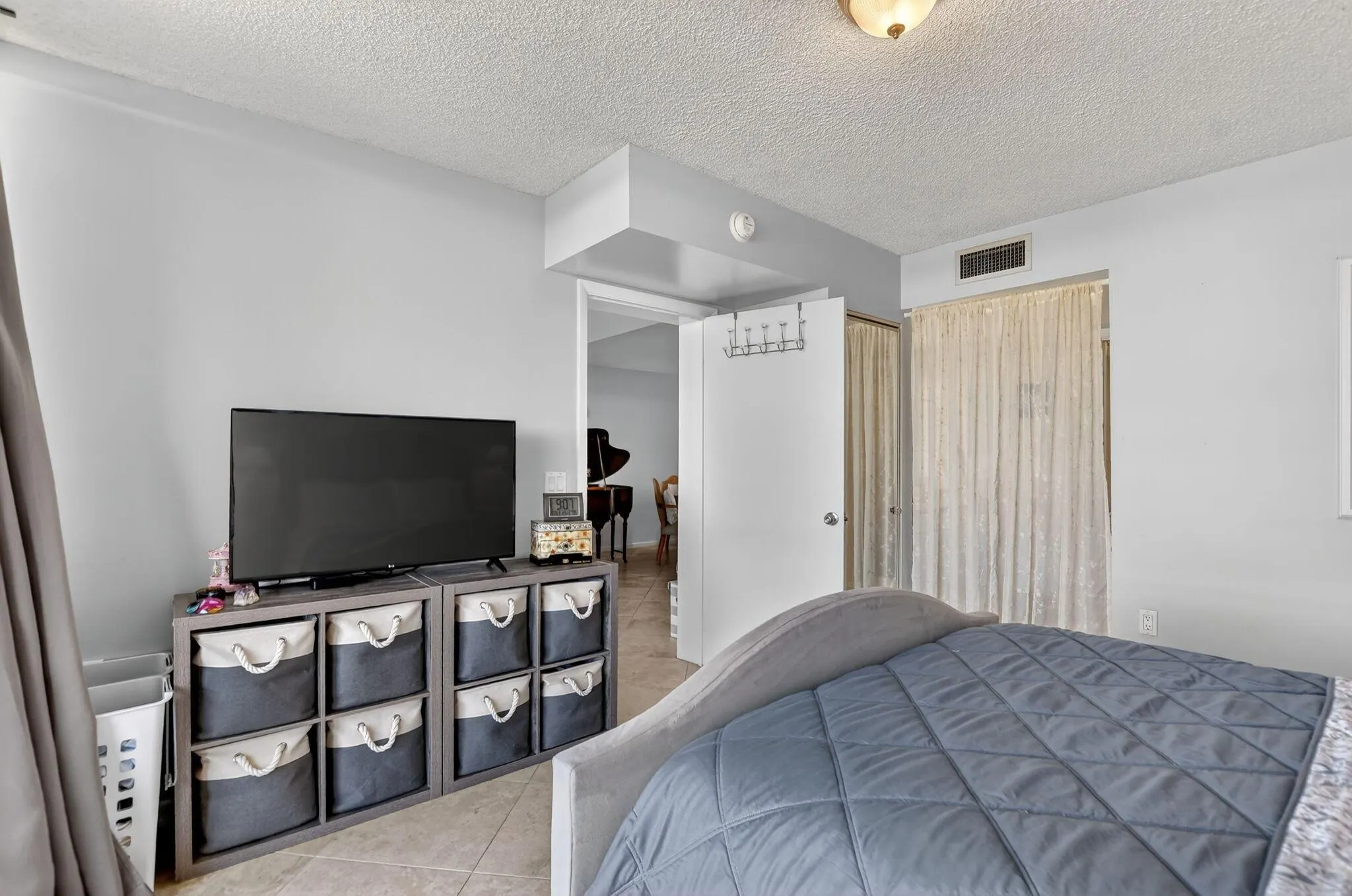 6205 Balboa Circle, #403