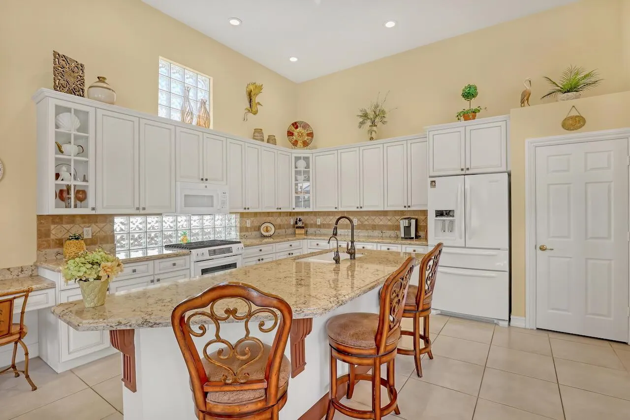 10250 Blue Heron Point