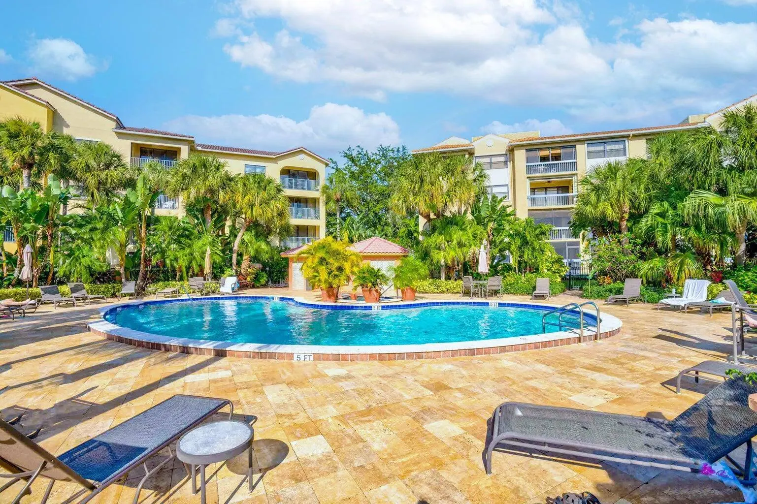 100 Uno Lago Drive, #402