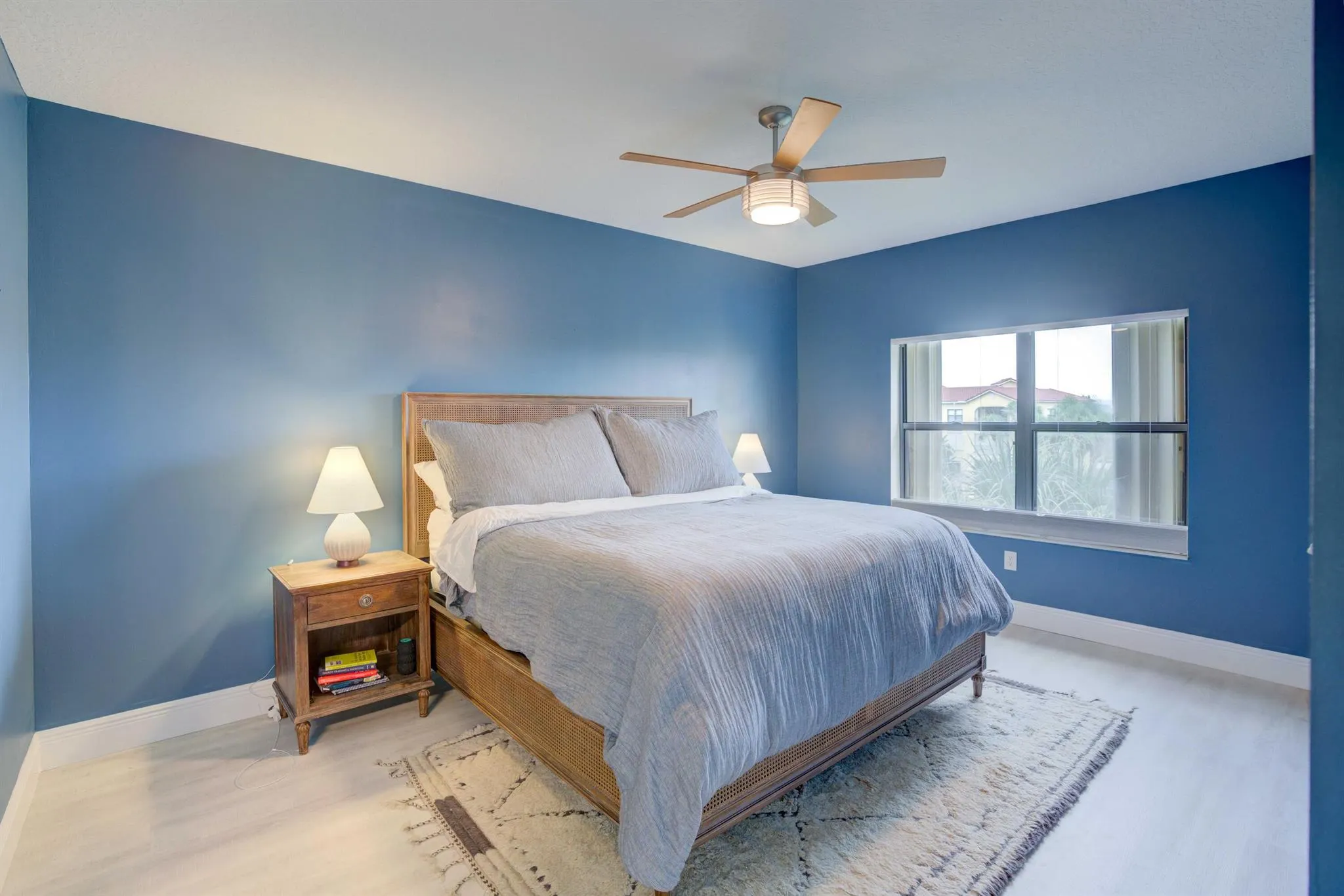 100 Uno Lago Drive, #402
