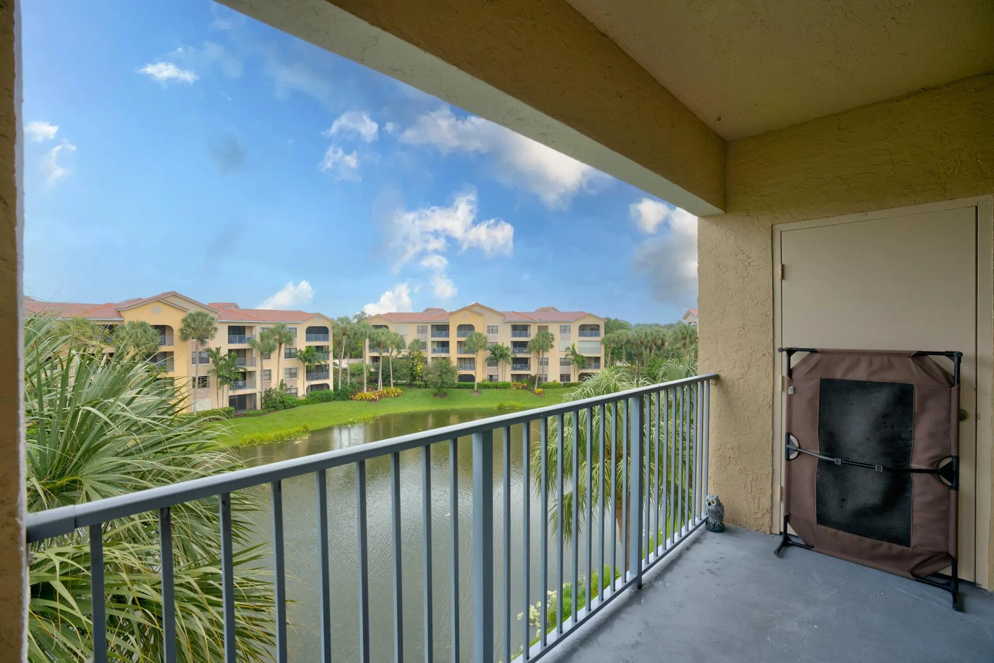 100 Uno Lago Drive, #402