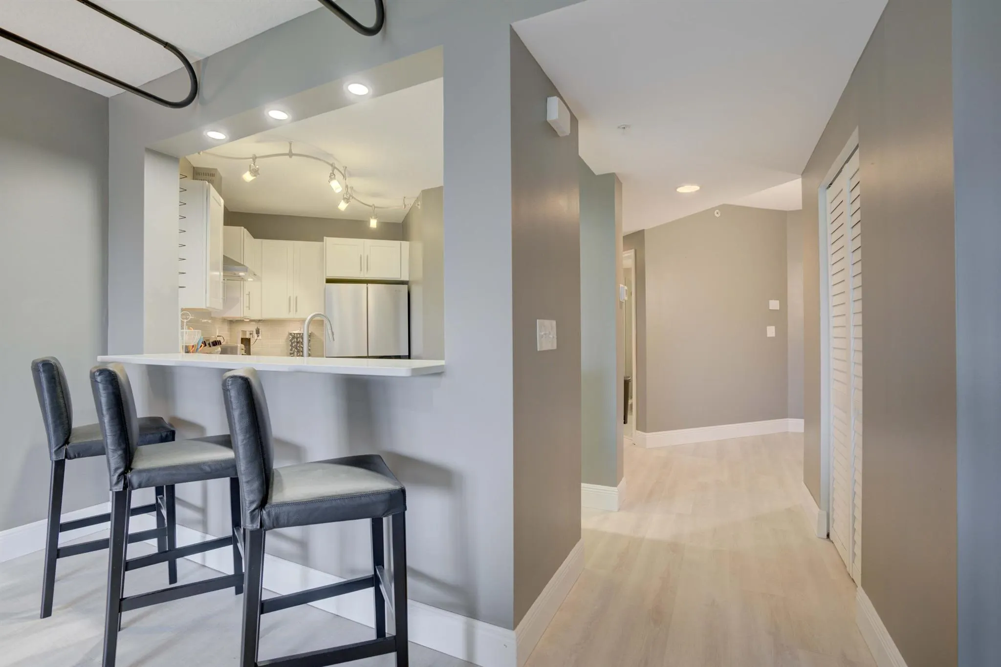 100 Uno Lago Drive, #402