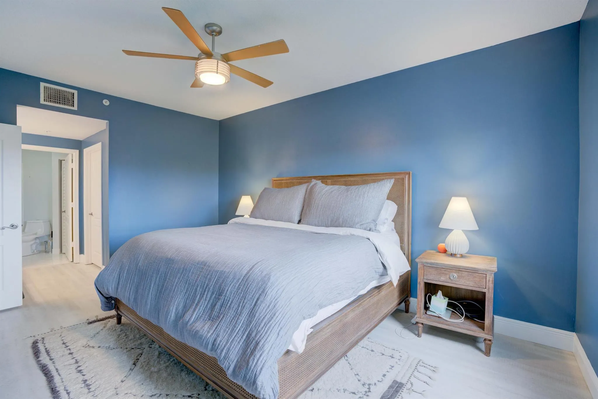 100 Uno Lago Drive, #402