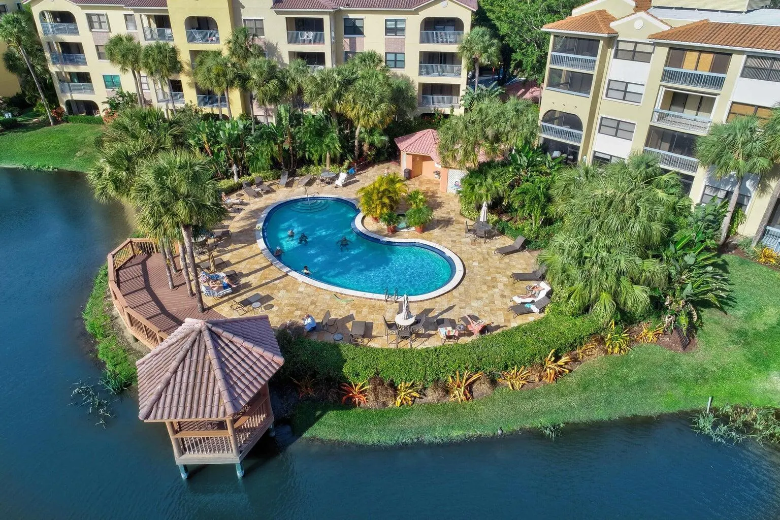 100 Uno Lago Drive, #402