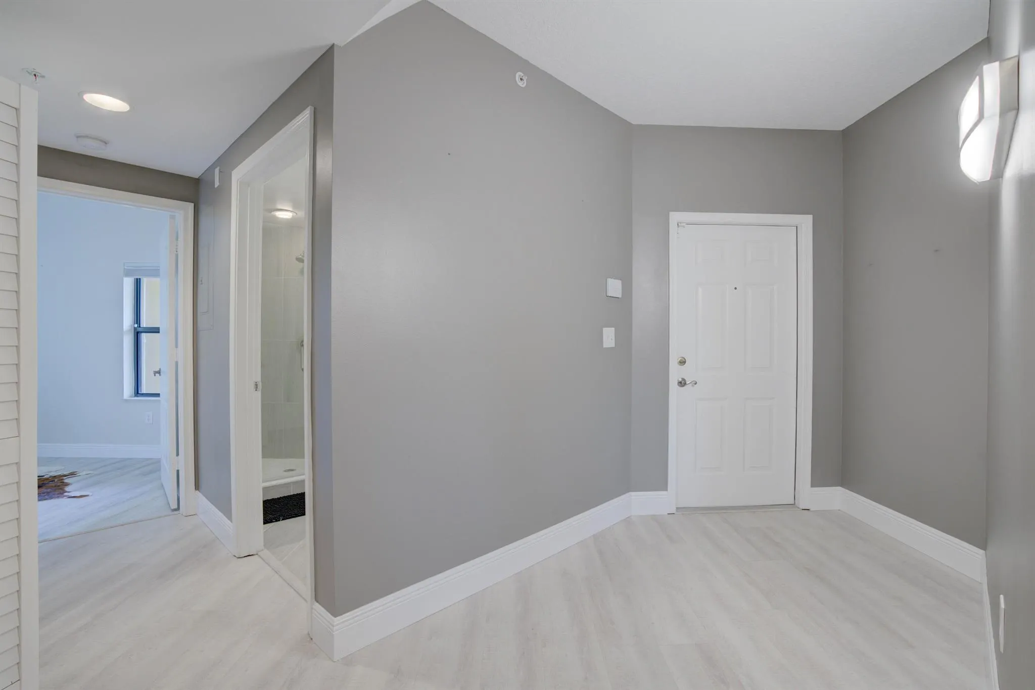 100 Uno Lago Drive, #402