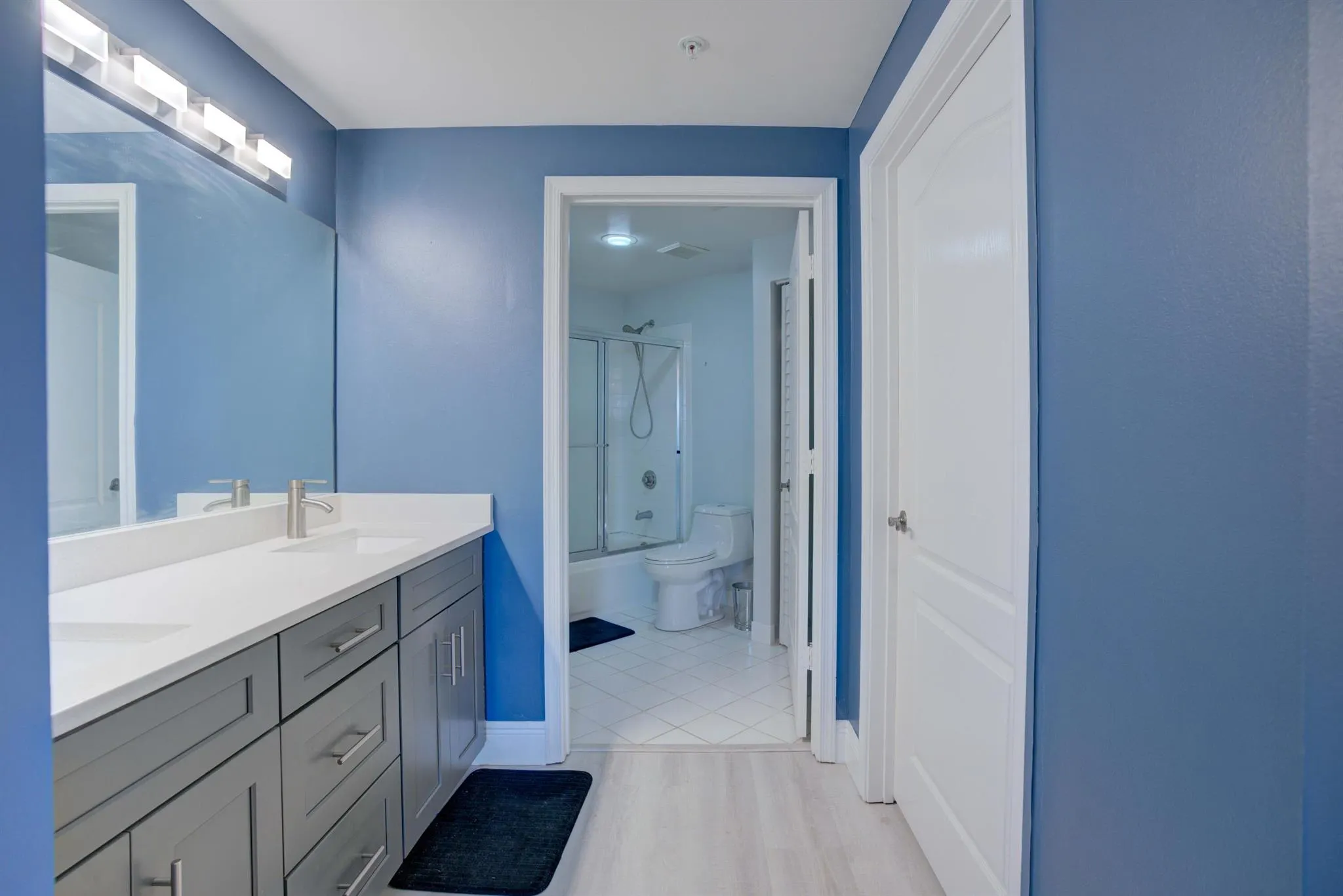 100 Uno Lago Drive, #402
