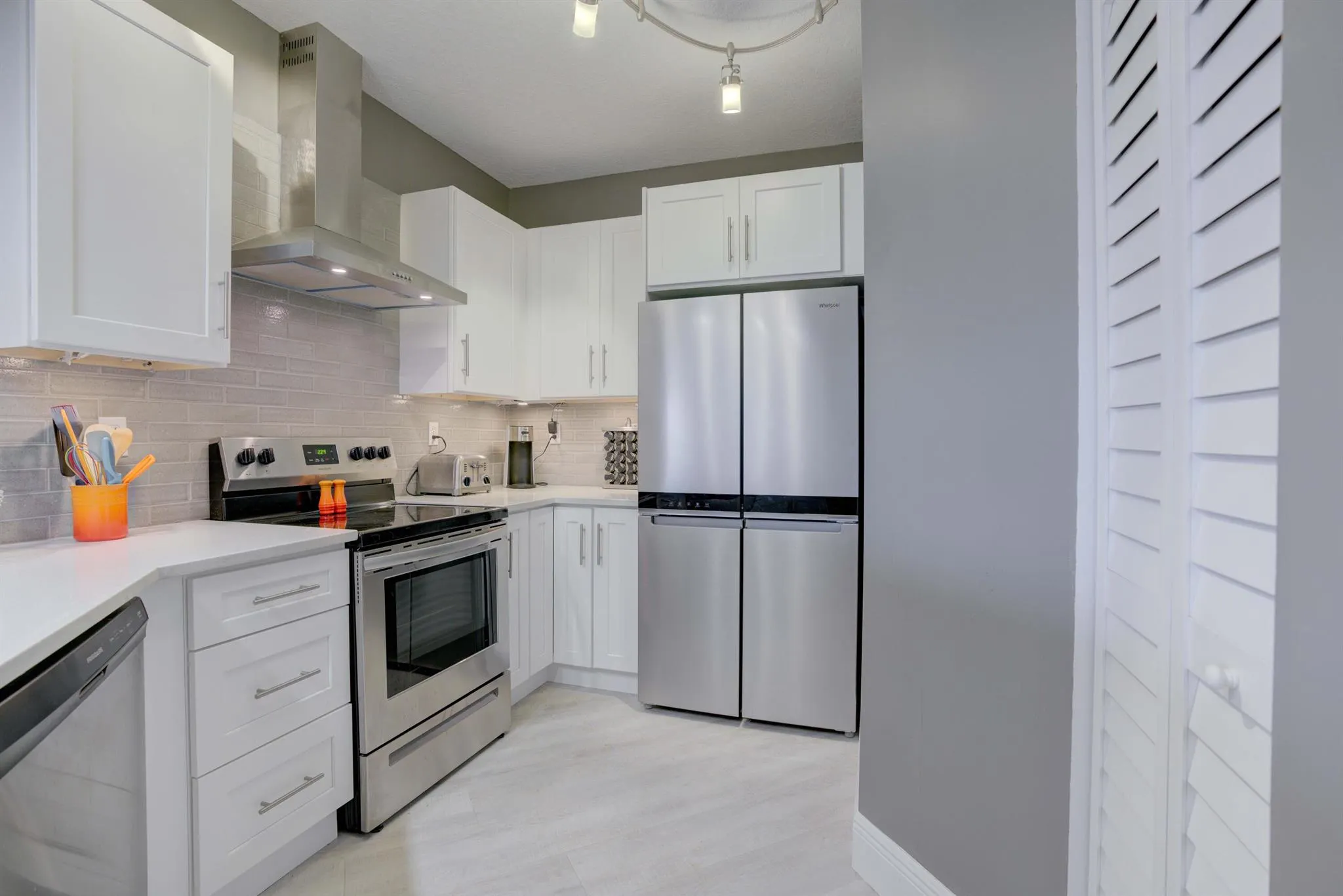 100 Uno Lago Drive, #402