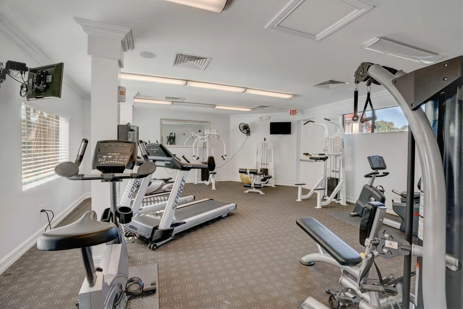 100 Uno Lago Drive, #402