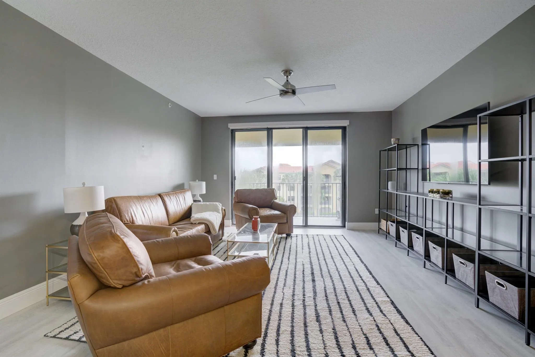 100 Uno Lago Drive, #402