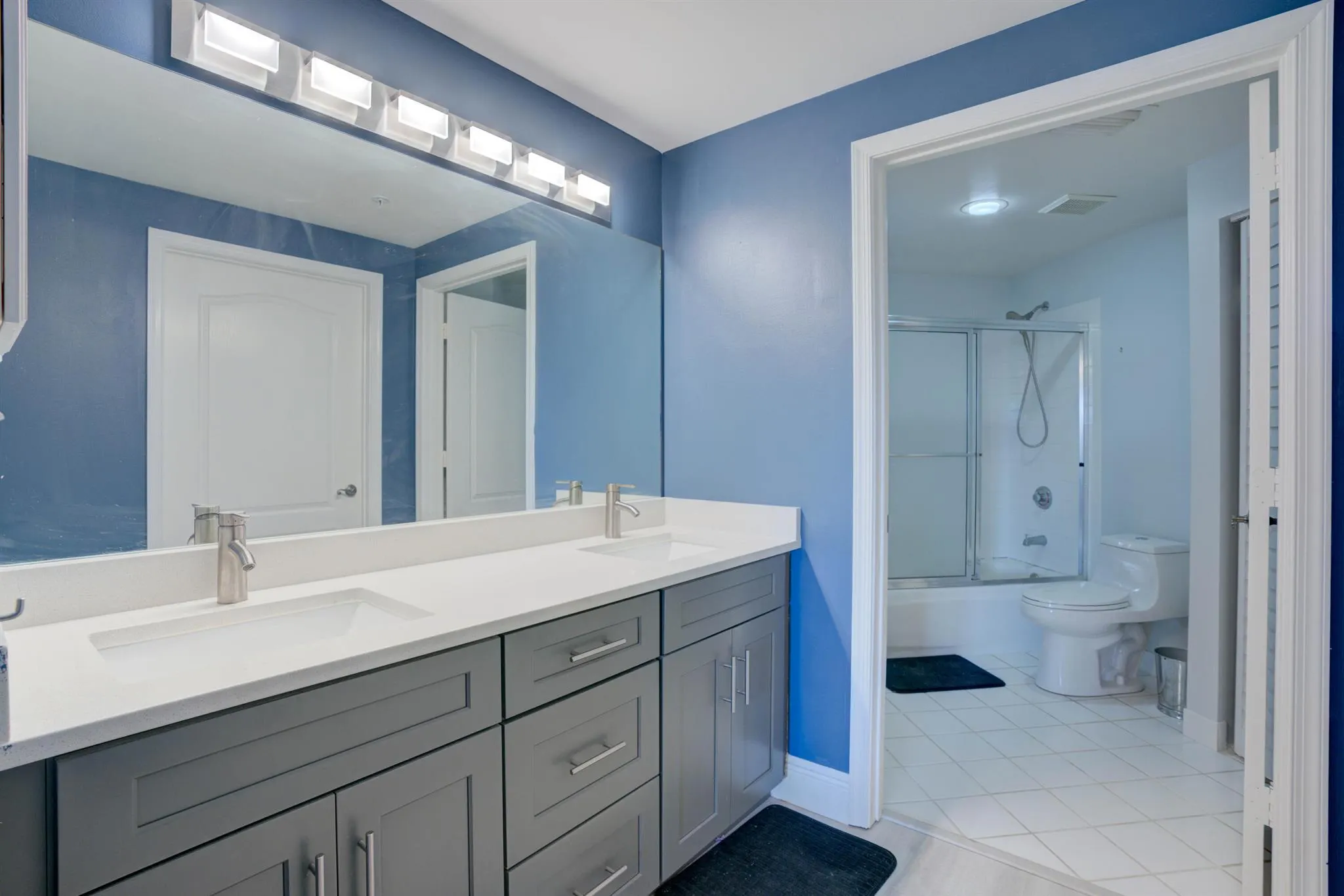 100 Uno Lago Drive, #402