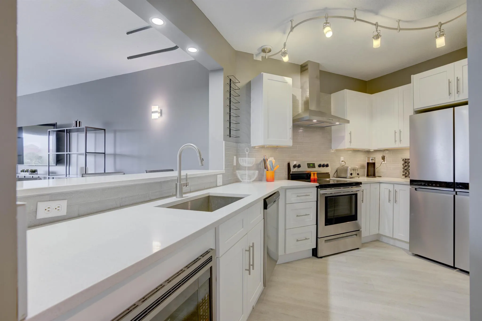 100 Uno Lago Drive, #402