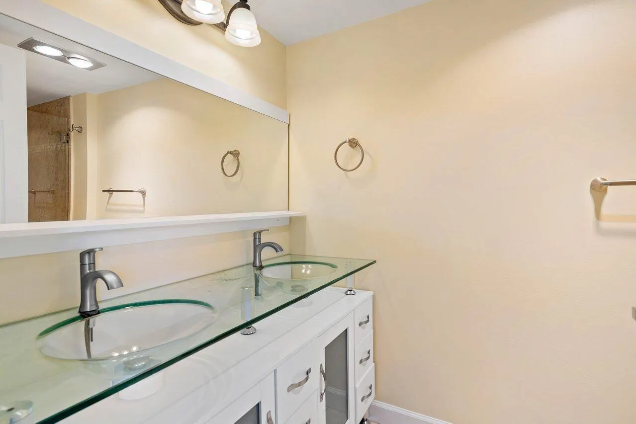1200 Marine Way, #915 (Ph7)