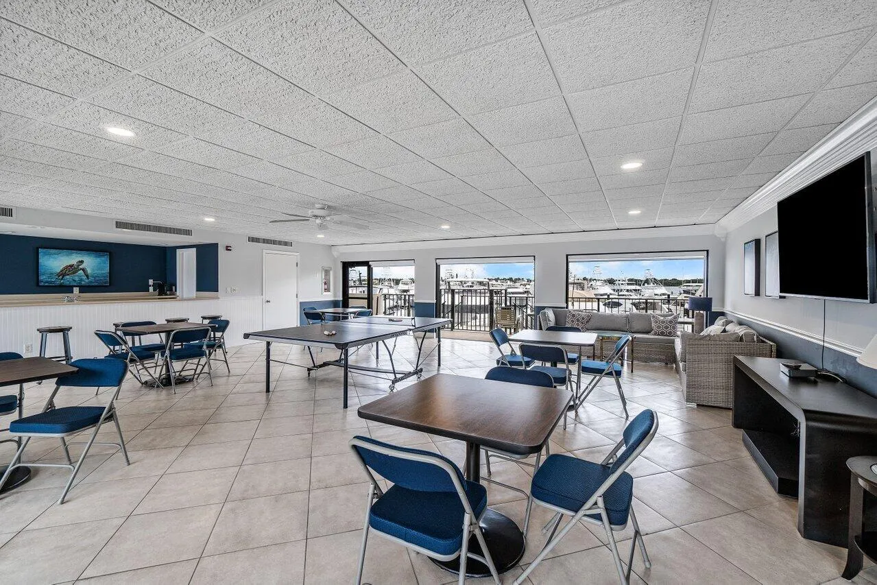 1200 Marine Way, #915 (Ph7)