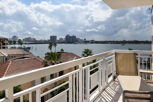 250 Bradley Place, #609