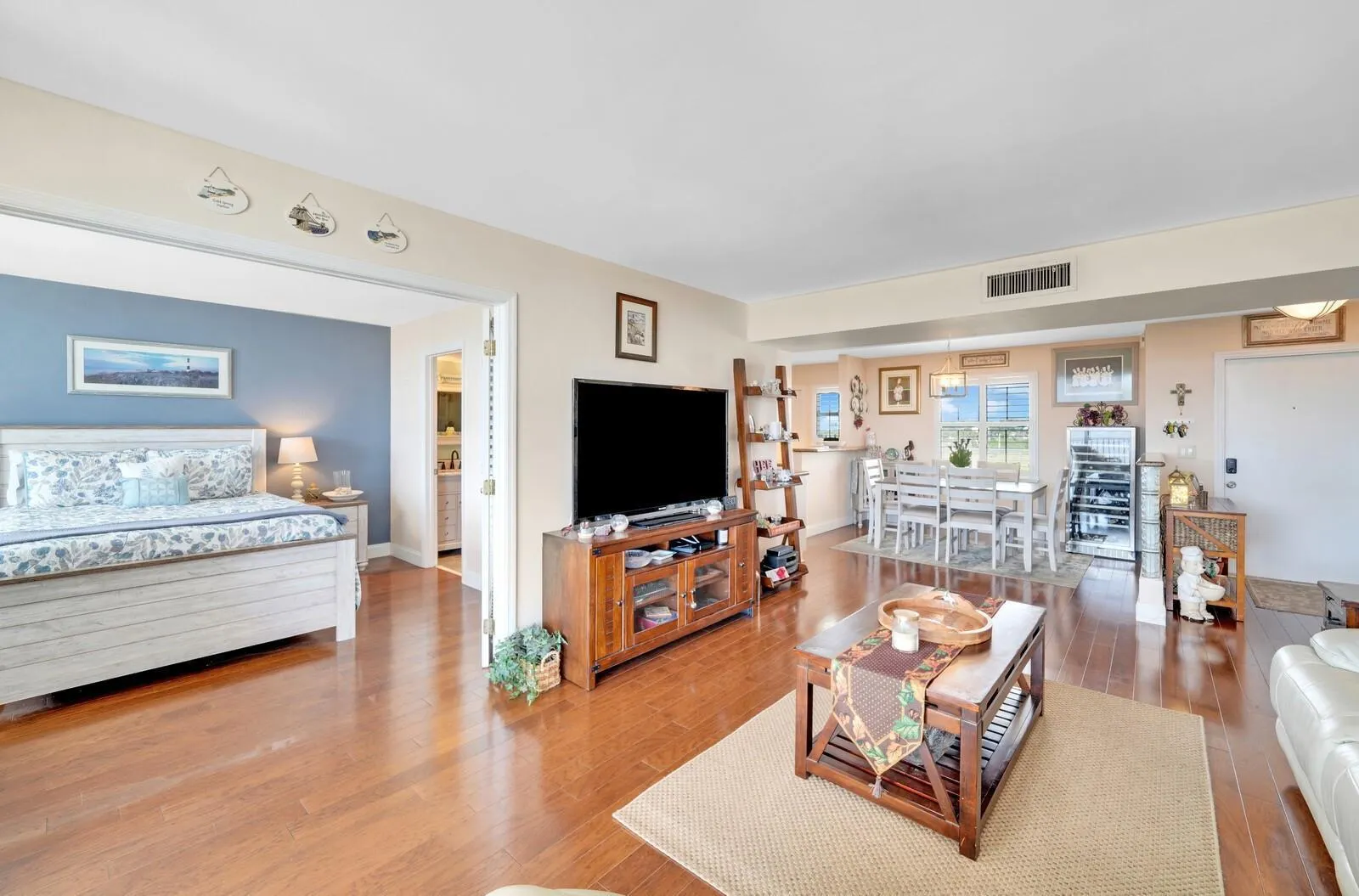 1 Harbourside Drive, #1703