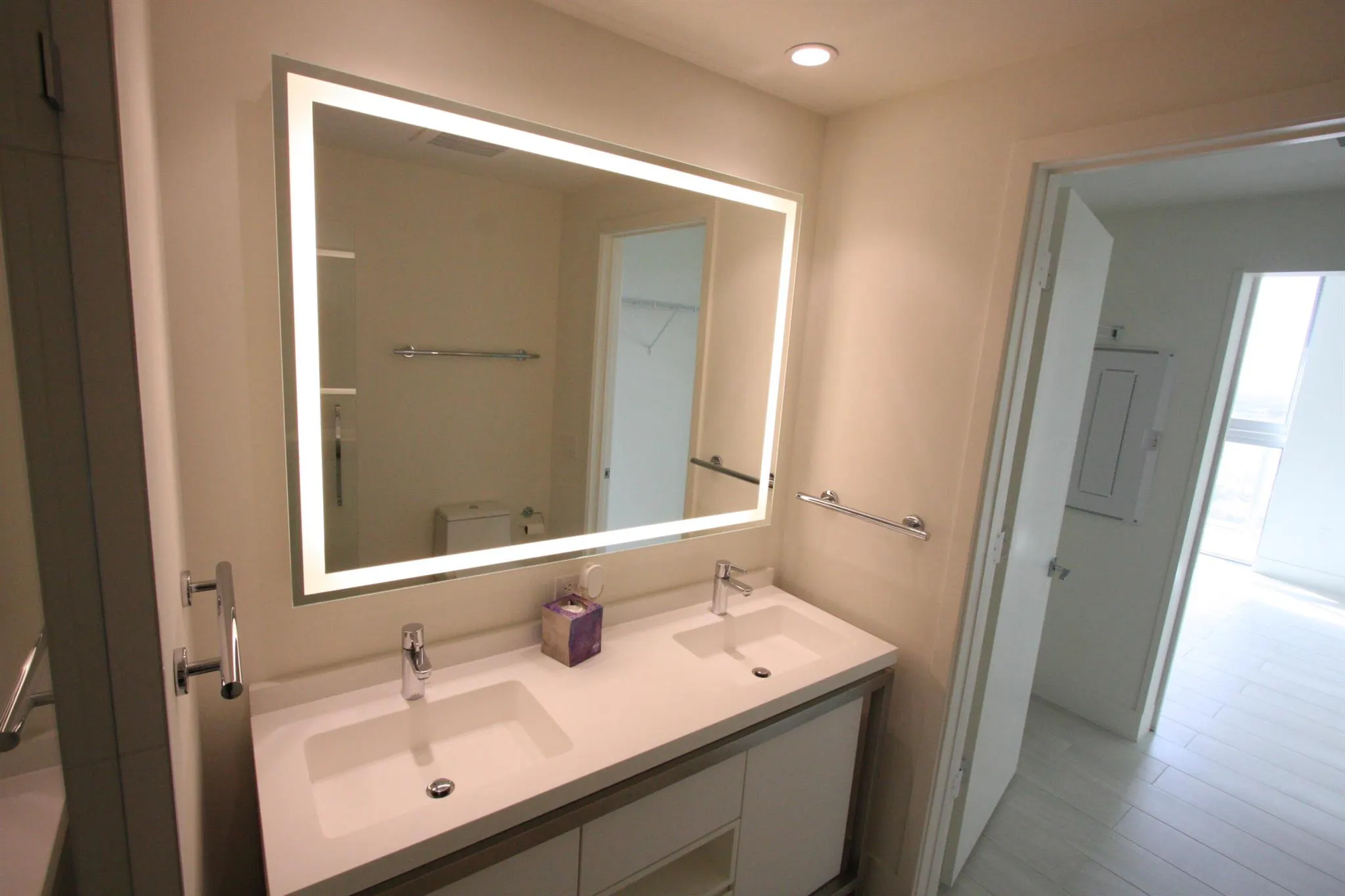 2000 Metropica Way, #1609
