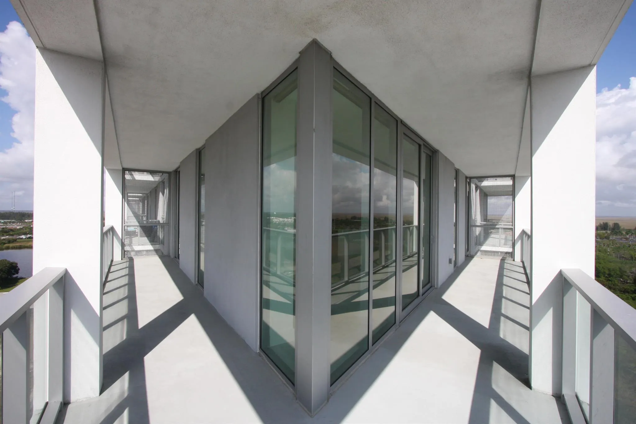 2000 Metropica Way, #1609