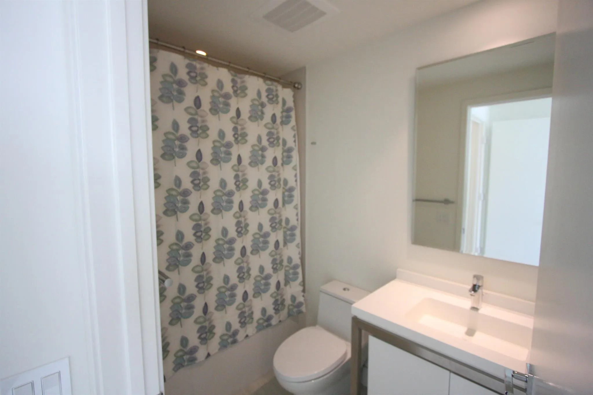 2000 Metropica Way, #1609
