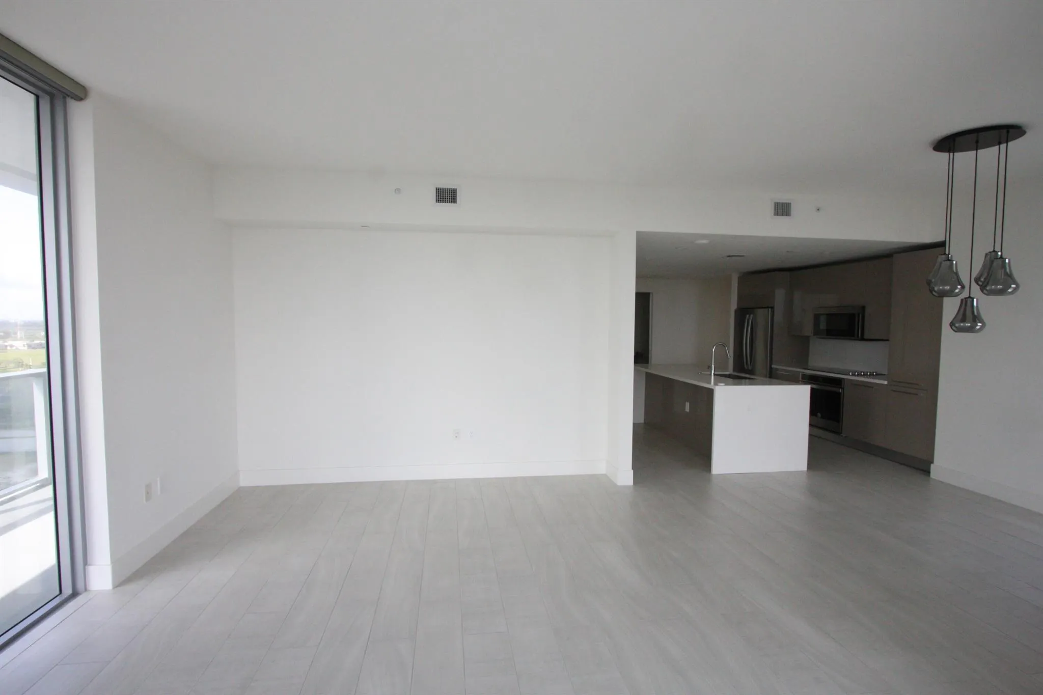 2000 Metropica Way, #1609