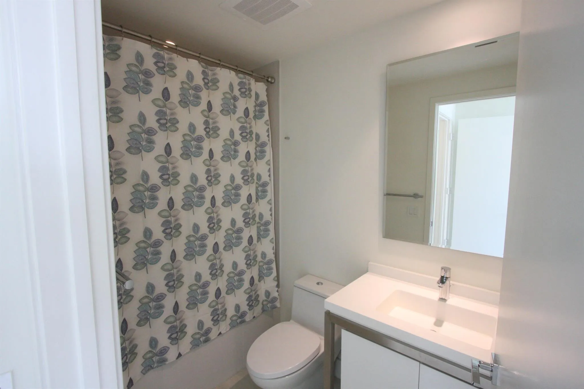 2000 Metropica Way, #1609