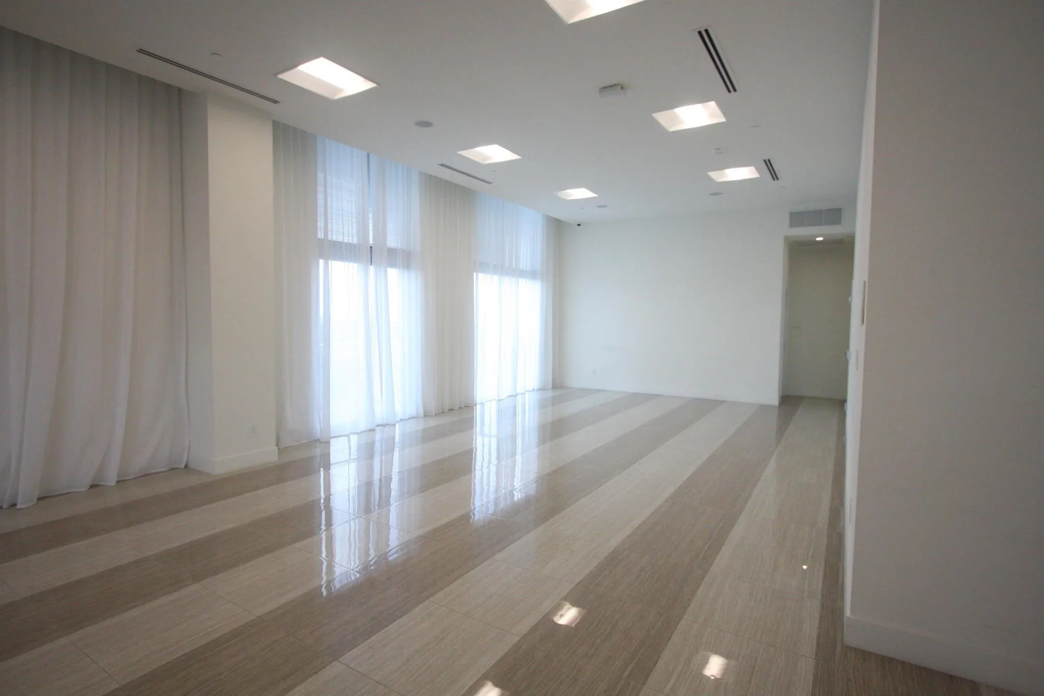 2000 Metropica Way, #1609