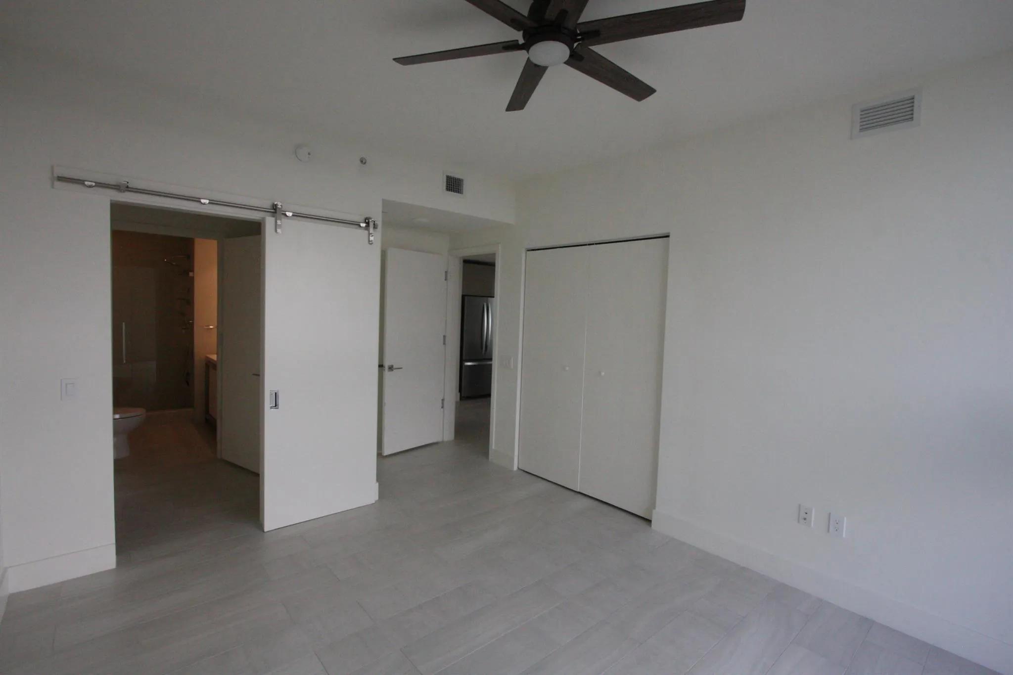 2000 Metropica Way, #1609