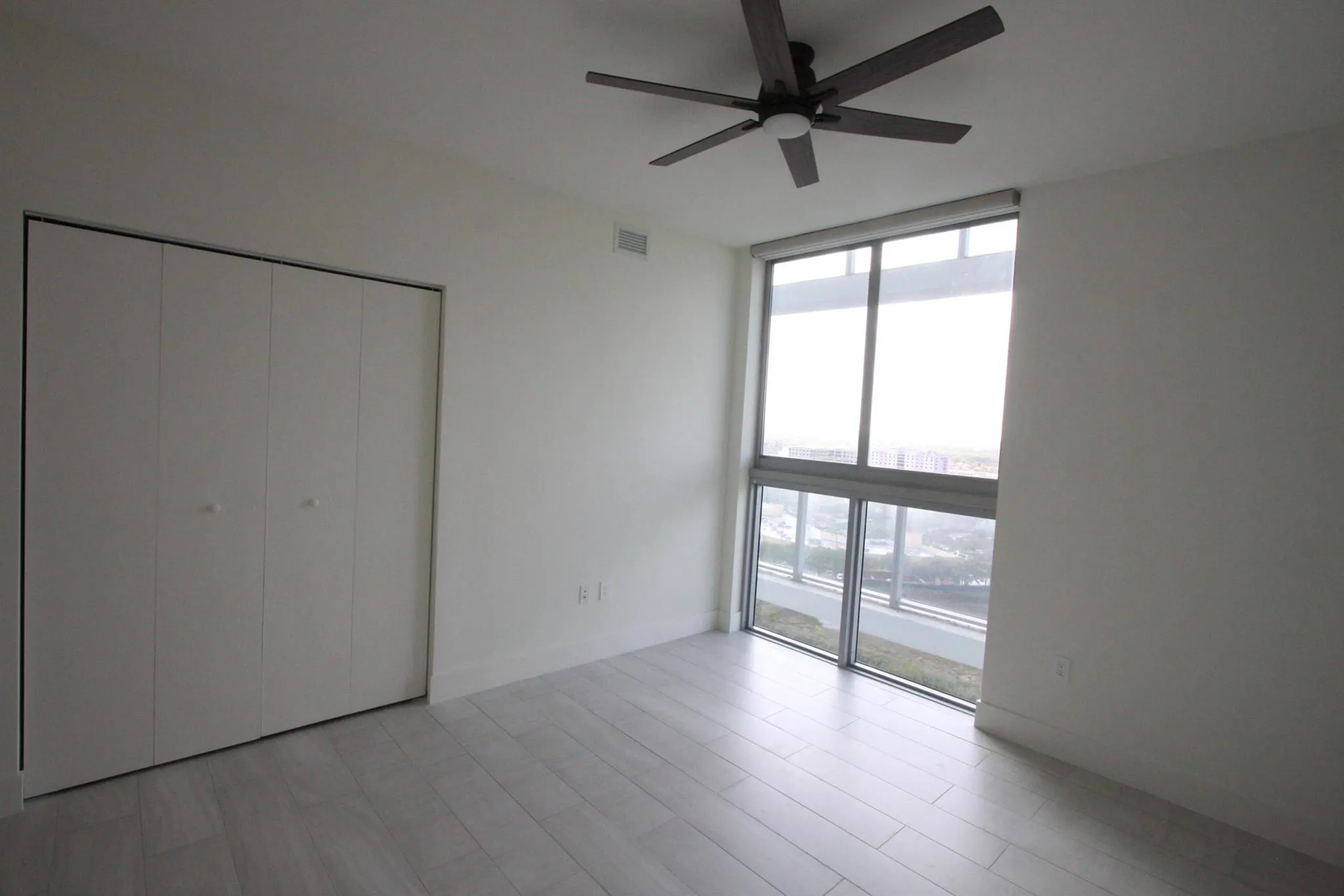 2000 Metropica Way, #1609