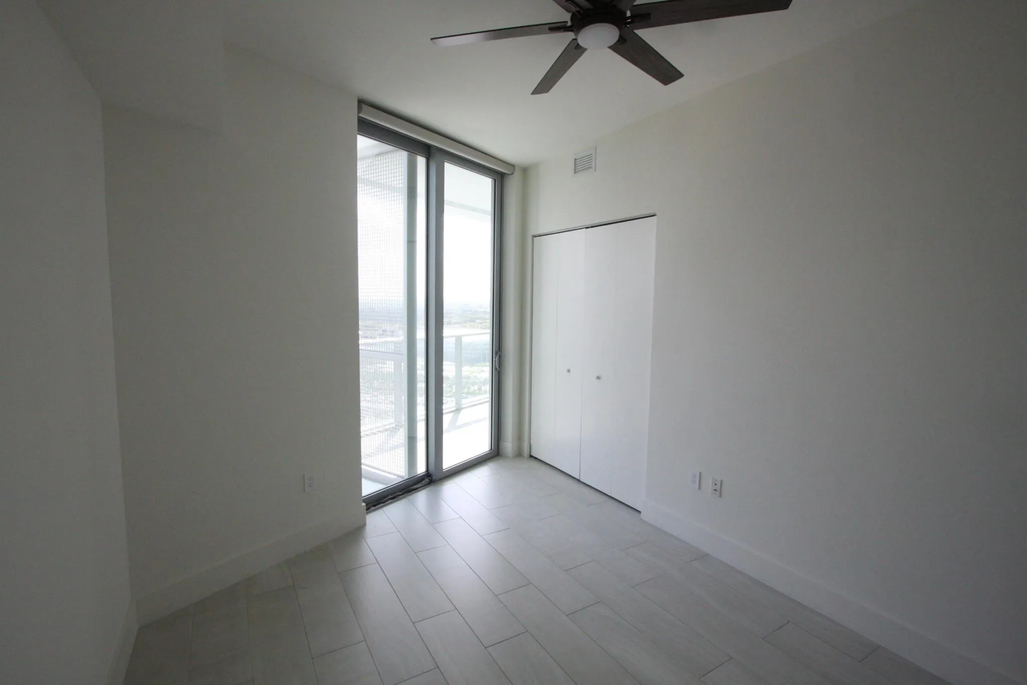 2000 Metropica Way, #1609