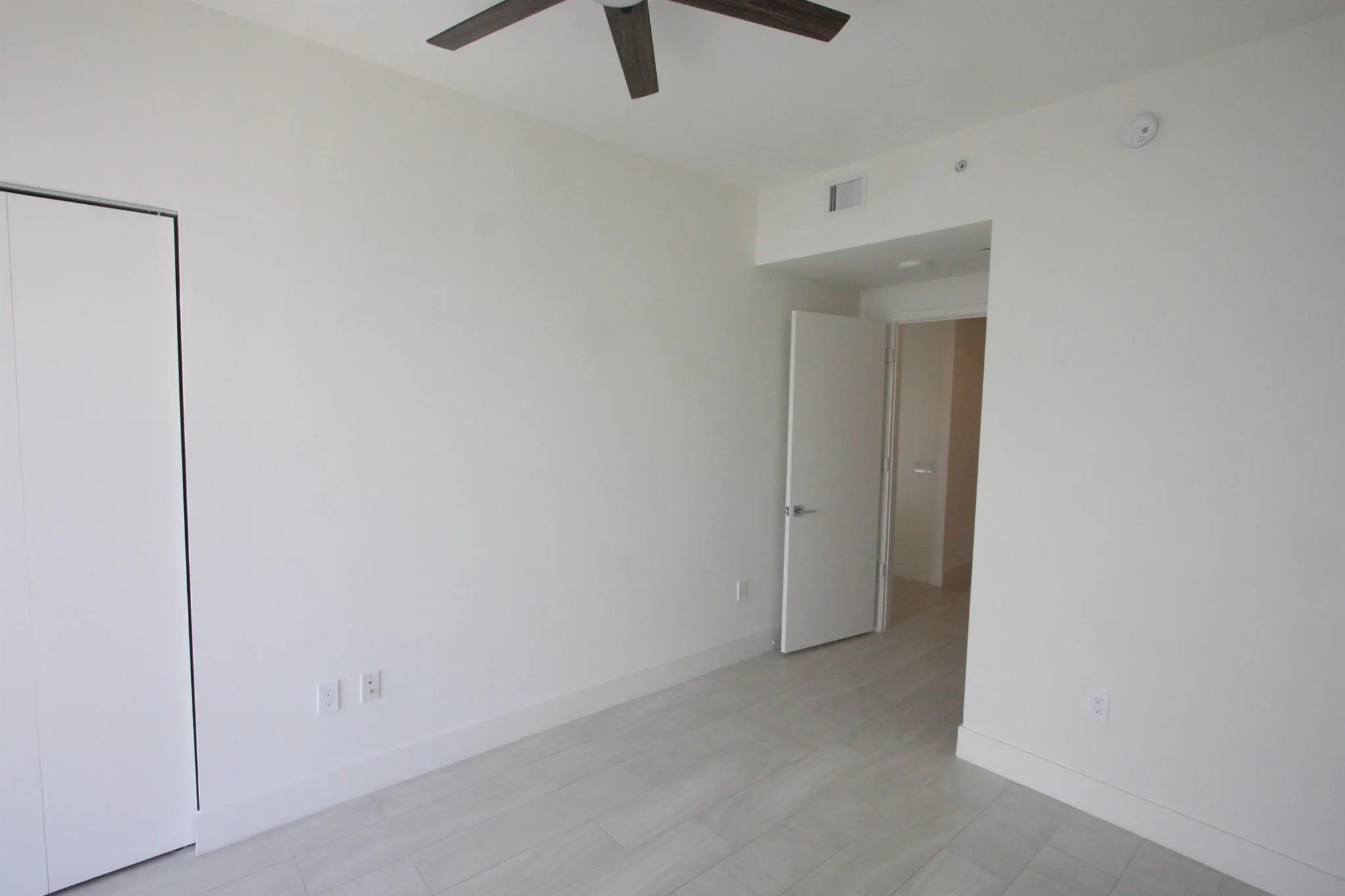 2000 Metropica Way, #1609