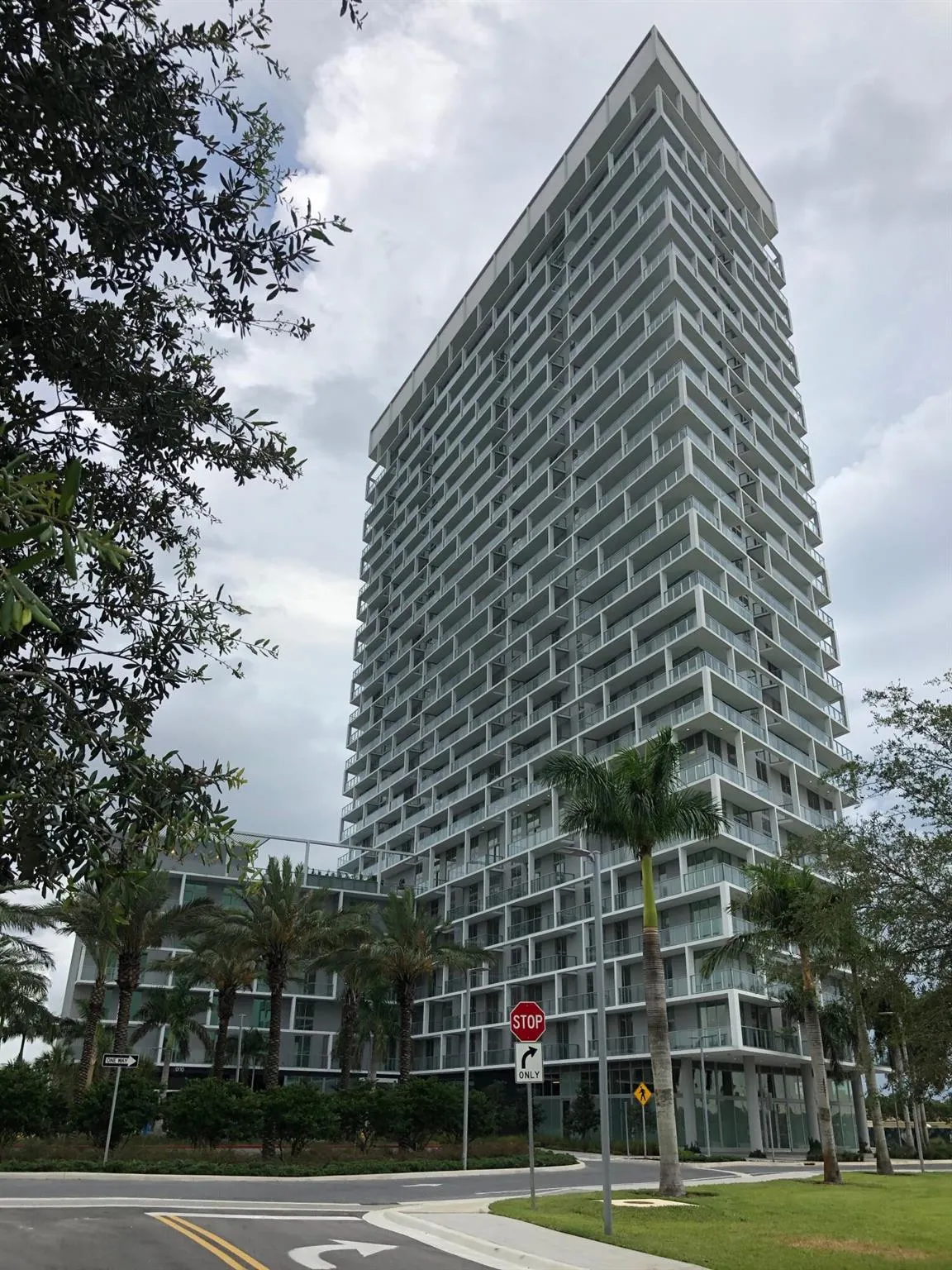 2000 Metropica Way, #1609