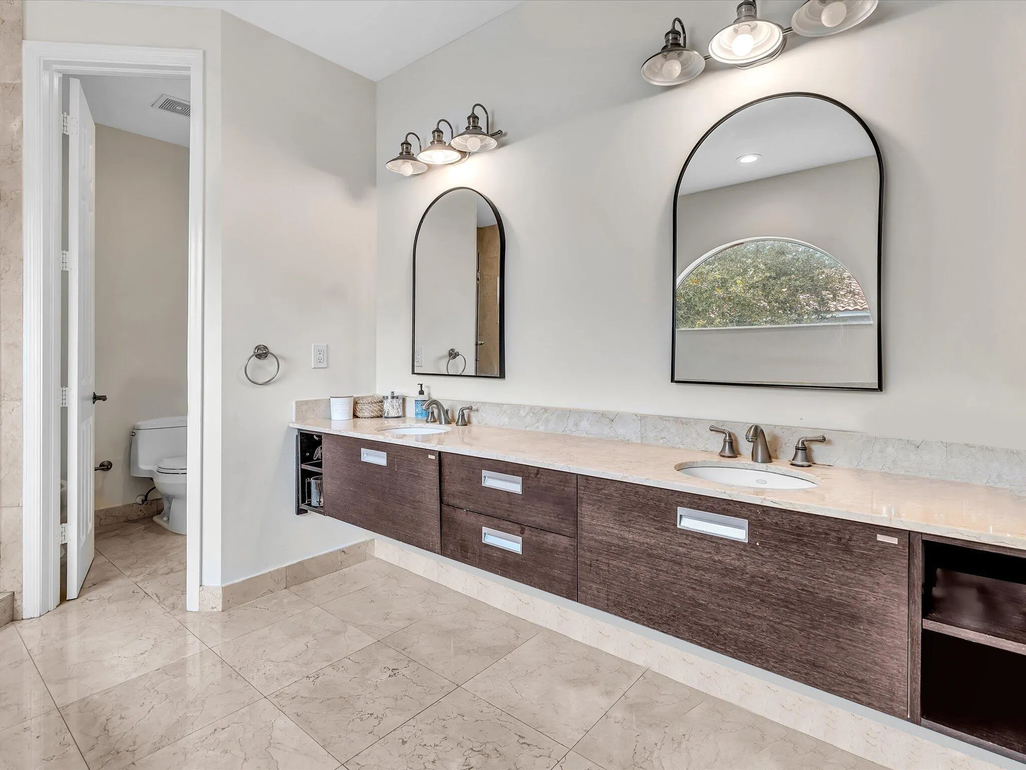 3555 Forest View Circle