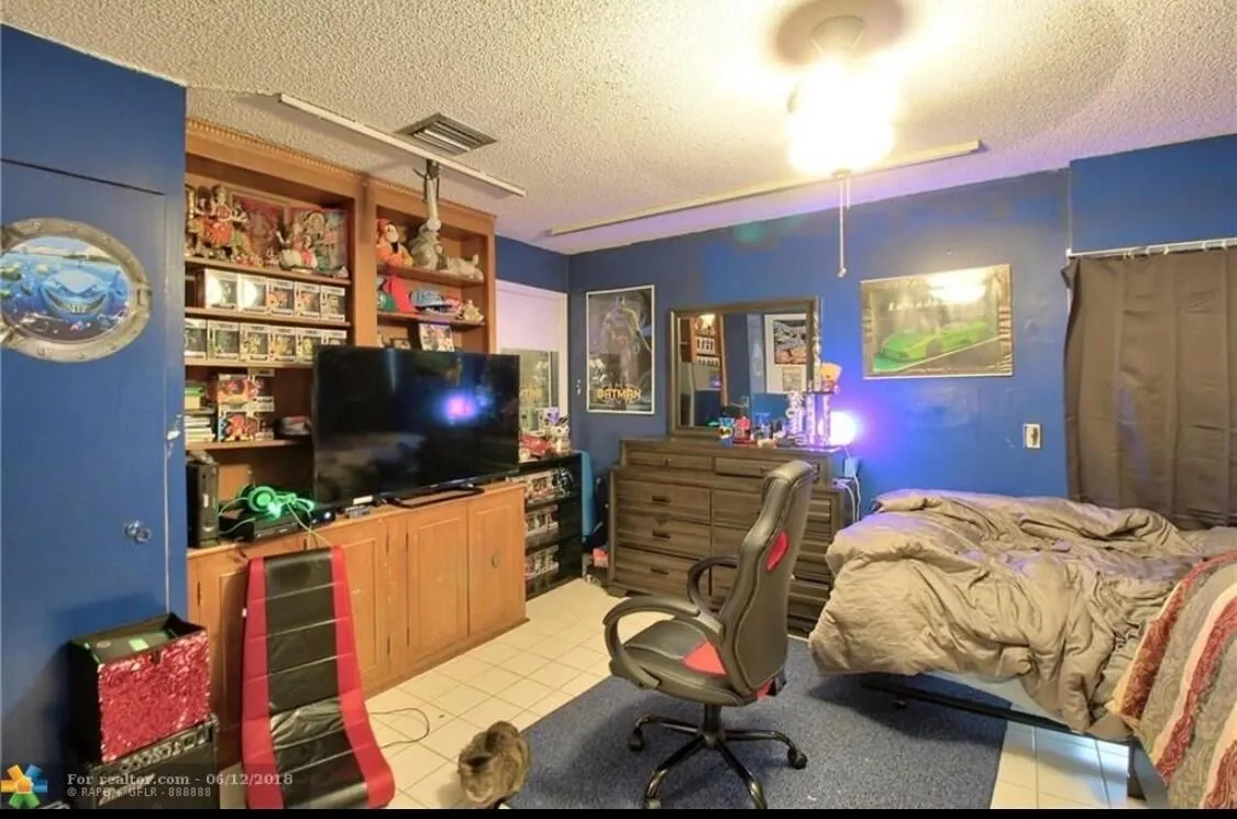 1001 Lakeview Circle, #1001