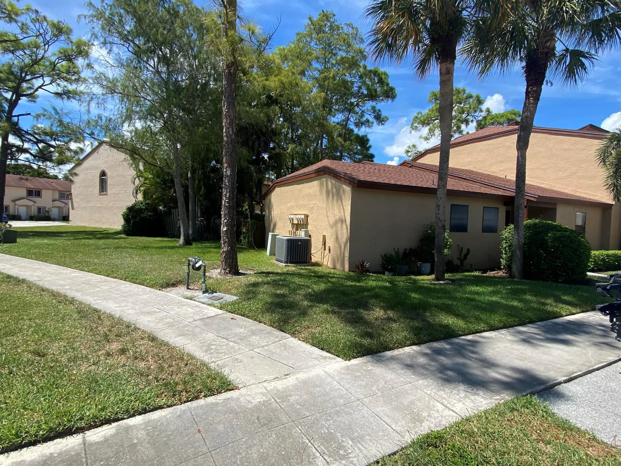 1001 Lakeview Circle, #1001