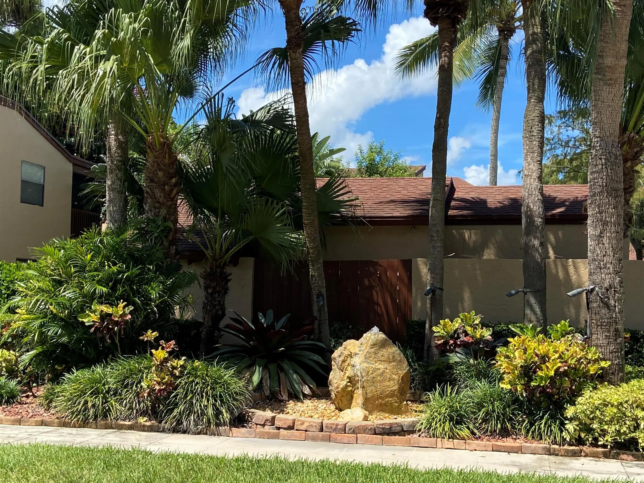 1001 Lakeview Circle, #1001